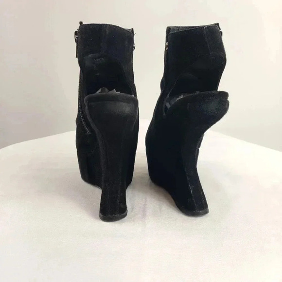 Stuart Wietzman modern anti gravity heelless suede platform booties - Picture 8 of 11